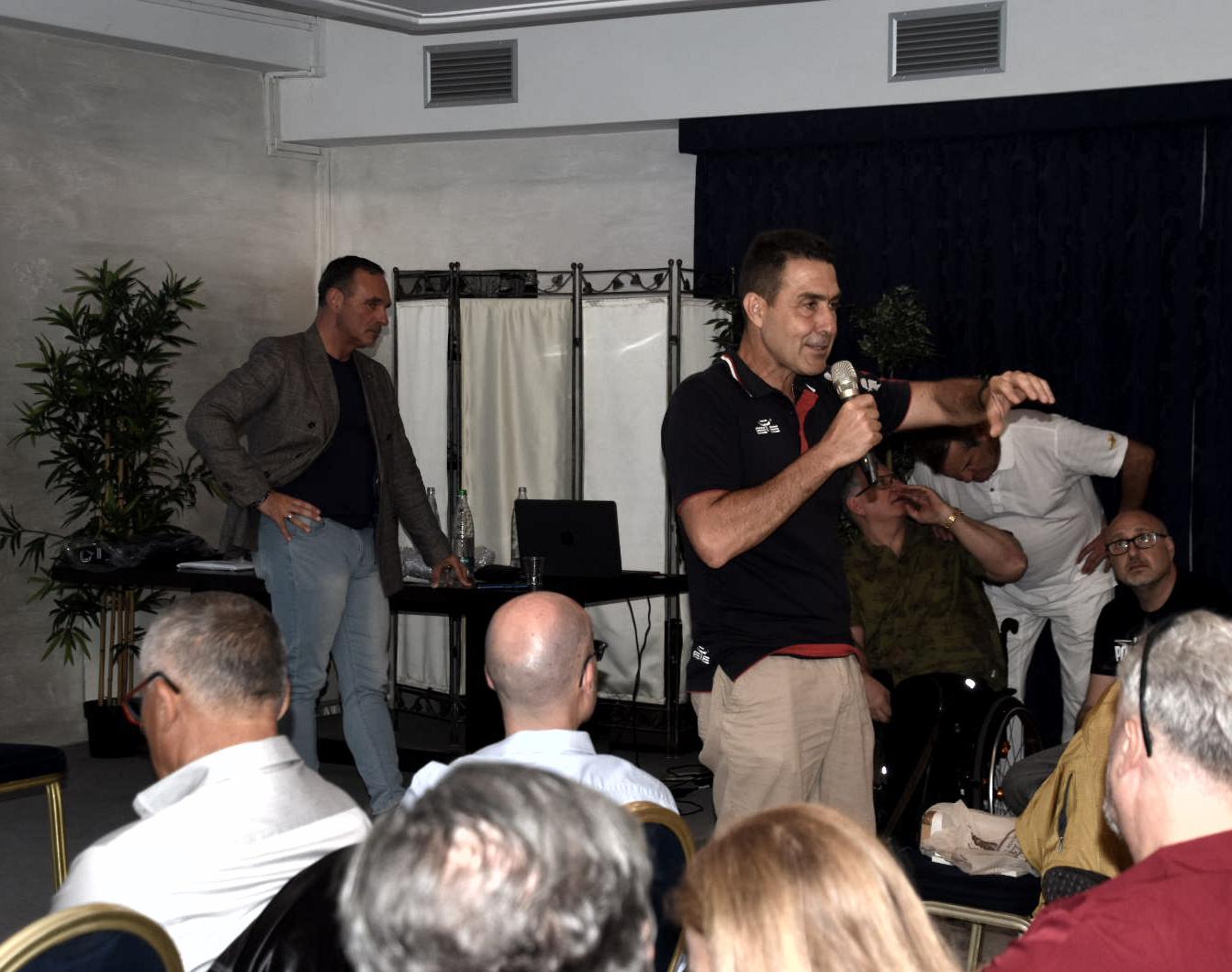 Il mondo al contrario. Vannacci lancia da Viareggio il suo movimento alternativo Il mondo al contrario. Vannacci lancia da Viareggio il suo movimento alternativo