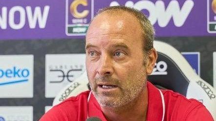 E’ "famiglia" la parola che Alessandro Birindelli (foto) usa più spesso nel giorno della sua presentazione da nuovo tecnico... E’ "famiglia" la parola che Alessandro Birindelli (foto) usa più spesso nel giorno della sua presentazione da nuovo tecnico...
