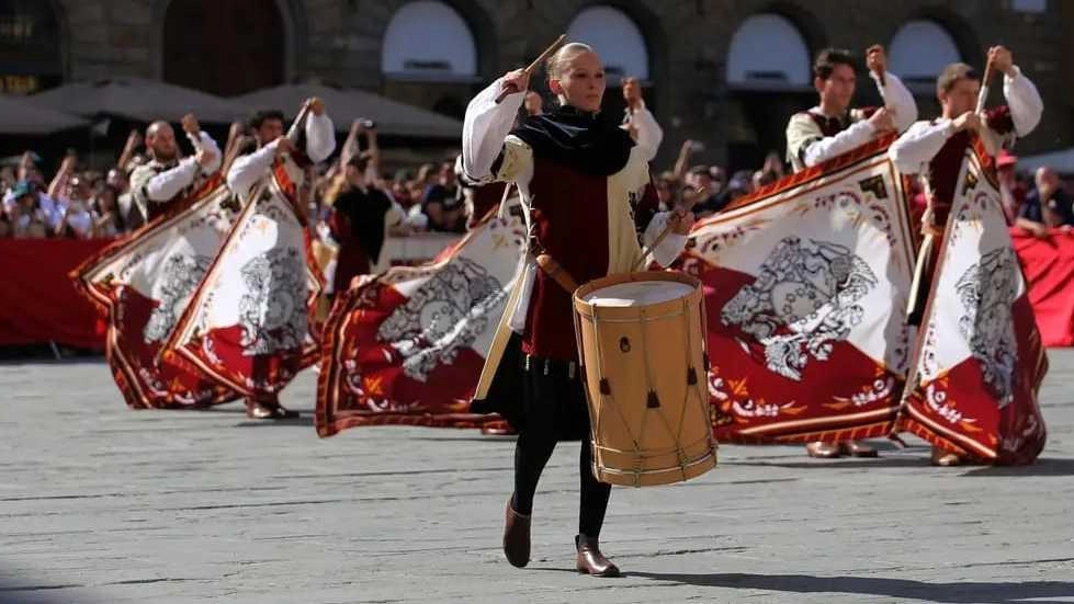 A Montepulciano si dice che la ‘classe dirigente’ del Bravìo si forma fra gli sbandieratori e tamburini. A suffragare l’affermazione,... A Montepulciano si dice che la ‘classe dirigente’ del Bravìo si forma fra gli sbandieratori e tamburini. A suffragare l’affermazione,...
