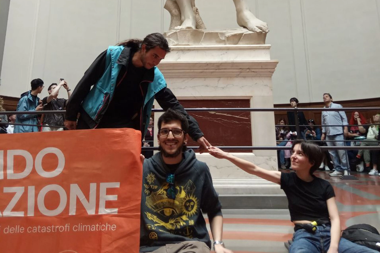 Ultima Generazione, il blitz nel Museo dell'Accademia (New Press Photo)
