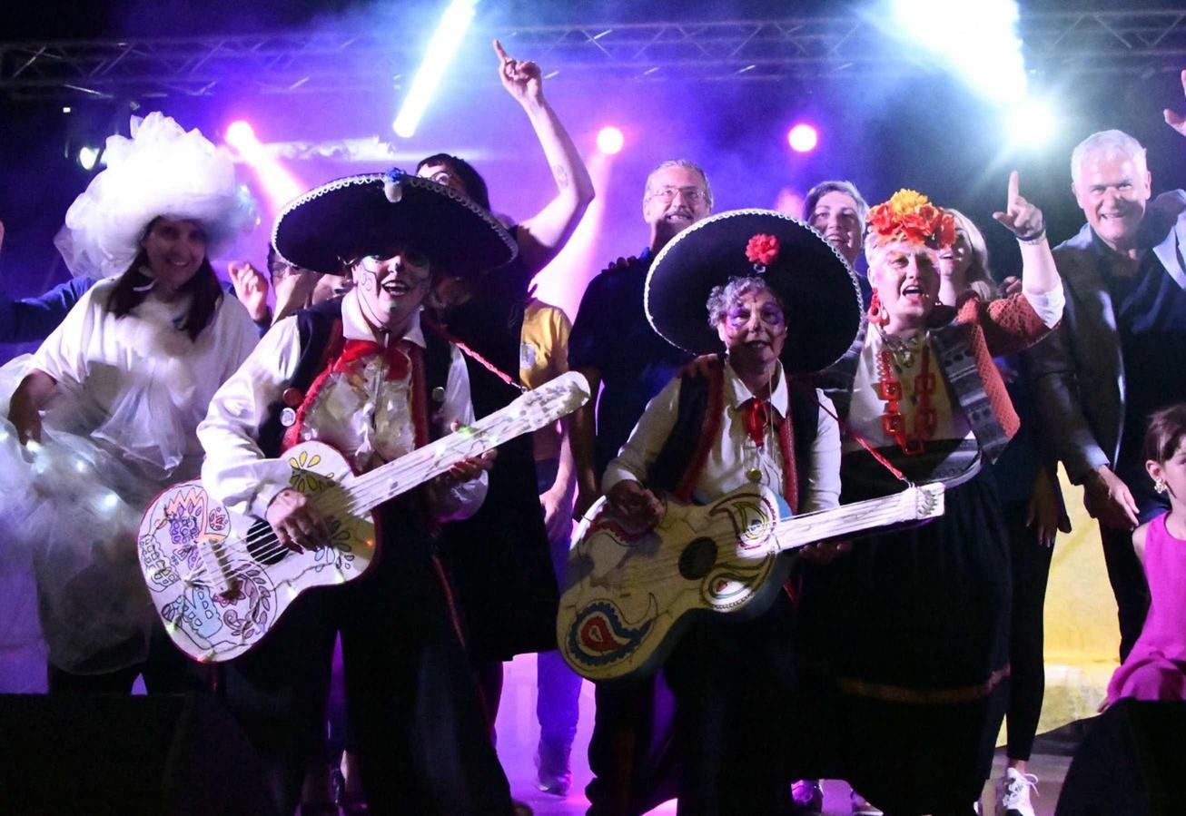 "Solo per una notte". Il Festival dell’effimero ha richiamato a Lido migliaia di visitatori "Solo per una notte". Il Festival dell’effimero ha richiamato a Lido migliaia di visitatori