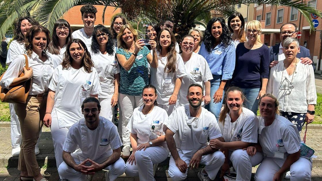 https://www.lanazione.it/image-service/view/acePublic/alias/contentid/ZDJiMjgwNDUtOTBkOC00/0/primi-ai-nursing-games-complimenti-agli-studenti.jpeg?f=16:9&w=1200&h=630