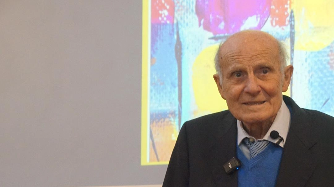 Carlo Pepi dopo aver ricevuto il «Pegaso» Carlo Pepi dopo aver ricevuto il «Pegaso»