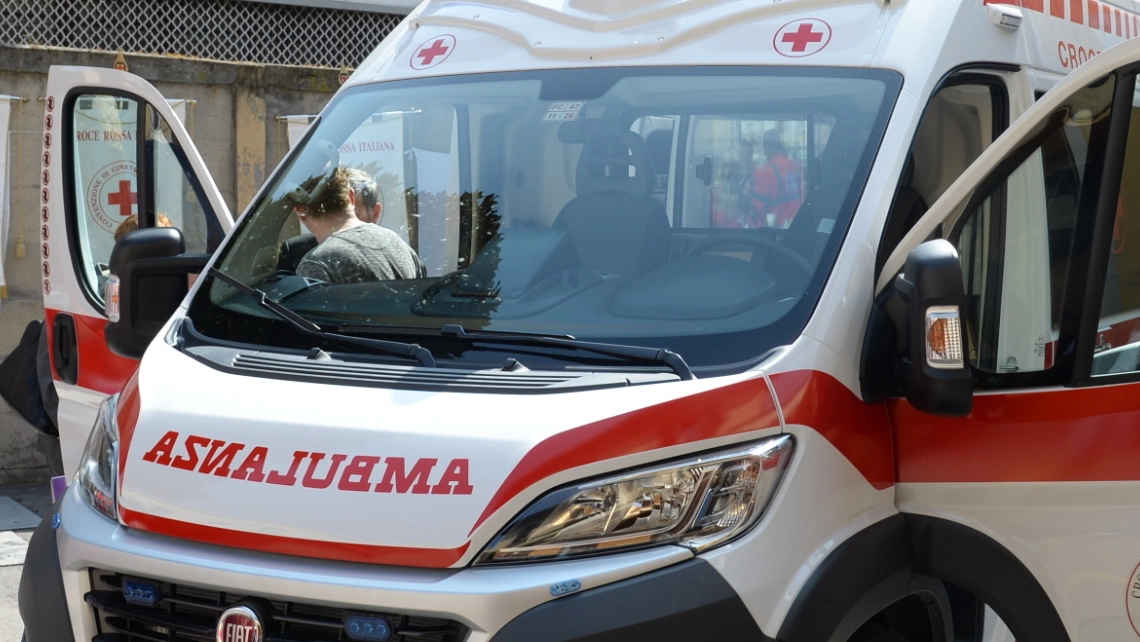 Ambulanza in una foto di repertorio. La tragedia è accaduta nel territorio comunale di Castellina Marittima Ambulanza in una foto di repertorio. La tragedia è accaduta nel territorio comunale di Castellina Marittima
