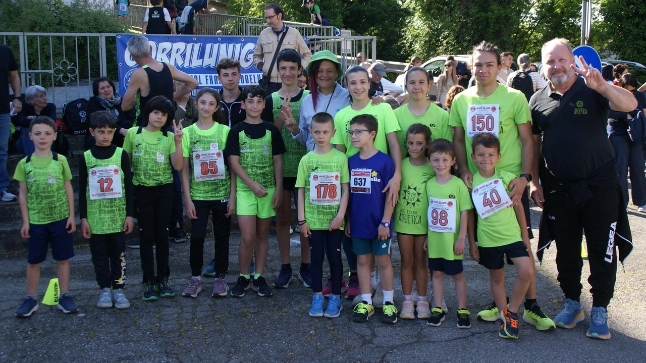 Un gruppo di Runnerini Doc Afaph con i coach Vittoria Bertelloni e Riccardo Lazzarini Un gruppo di Runnerini Doc Afaph con i coach Vittoria Bertelloni e Riccardo Lazzarini