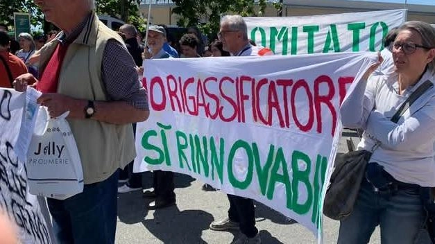 Le tante manifestazioni sui temi ambientali che si sono susseguite negli scorsi anni a Santo Stefano Magra (foto di archivio) Le tante manifestazioni sui temi ambientali che si sono susseguite negli scorsi anni a Santo Stefano Magra (foto di archivio)