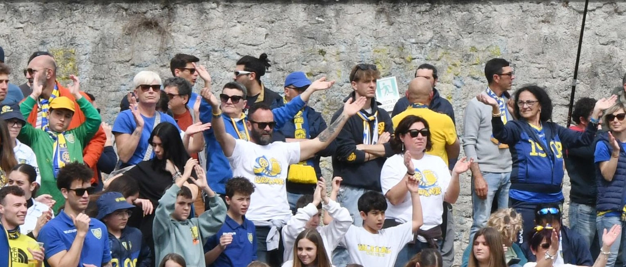 Oltre 150 tifosi carrarini in trasferta a Palermo per sostenere la squadra