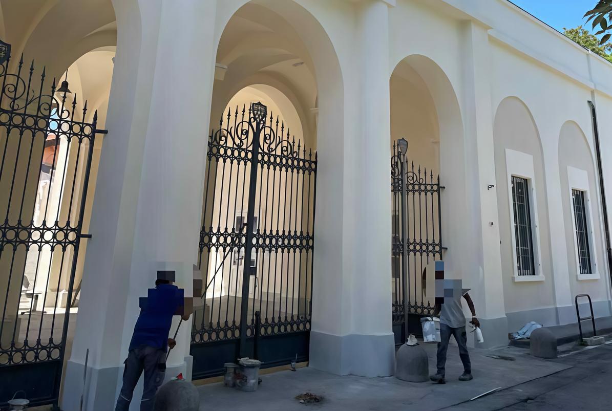 Lavori a Officina Giovani. Facciate e infissi nuovi. Ora l’ex deposito Consiag