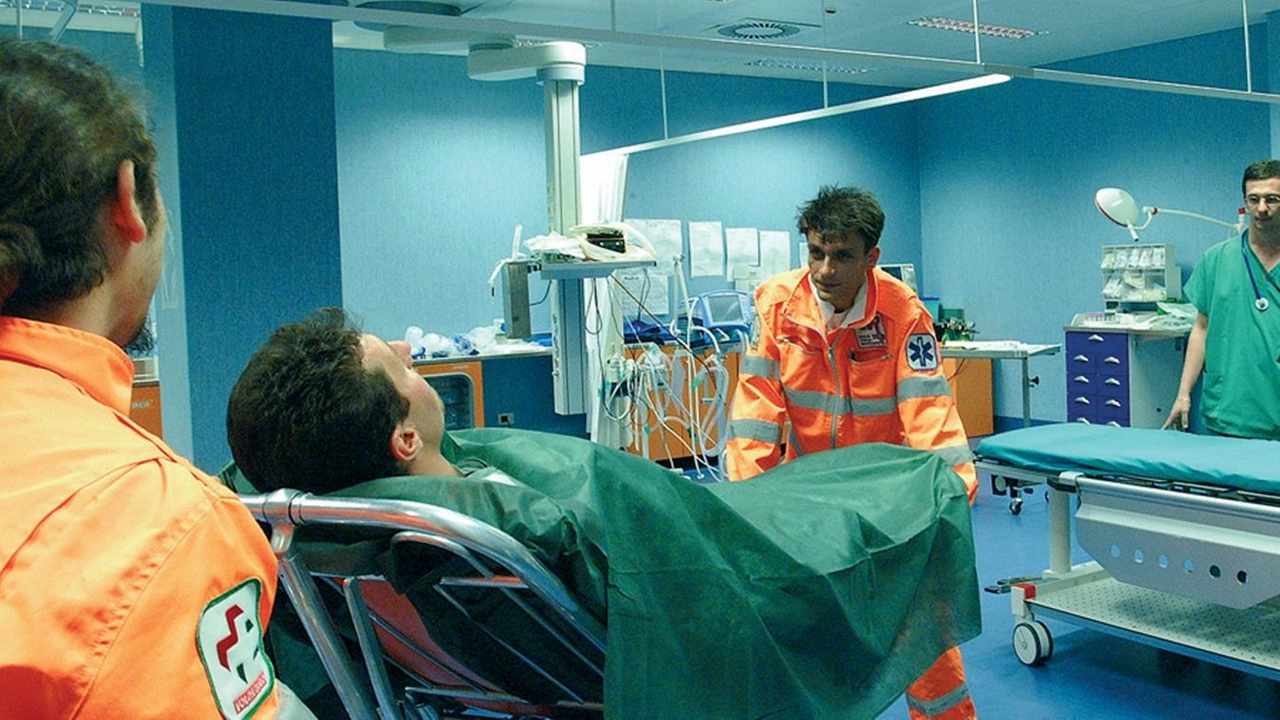 Medici e pazienti in una sala operatoria (foto d’archivio) Medici e pazienti in una sala operatoria (foto d’archivio)