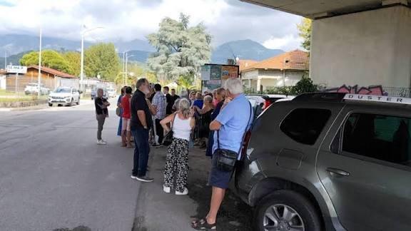Protesta di via Baracchini. La richiesta dei residenti: “Incontro con i due Comuni”