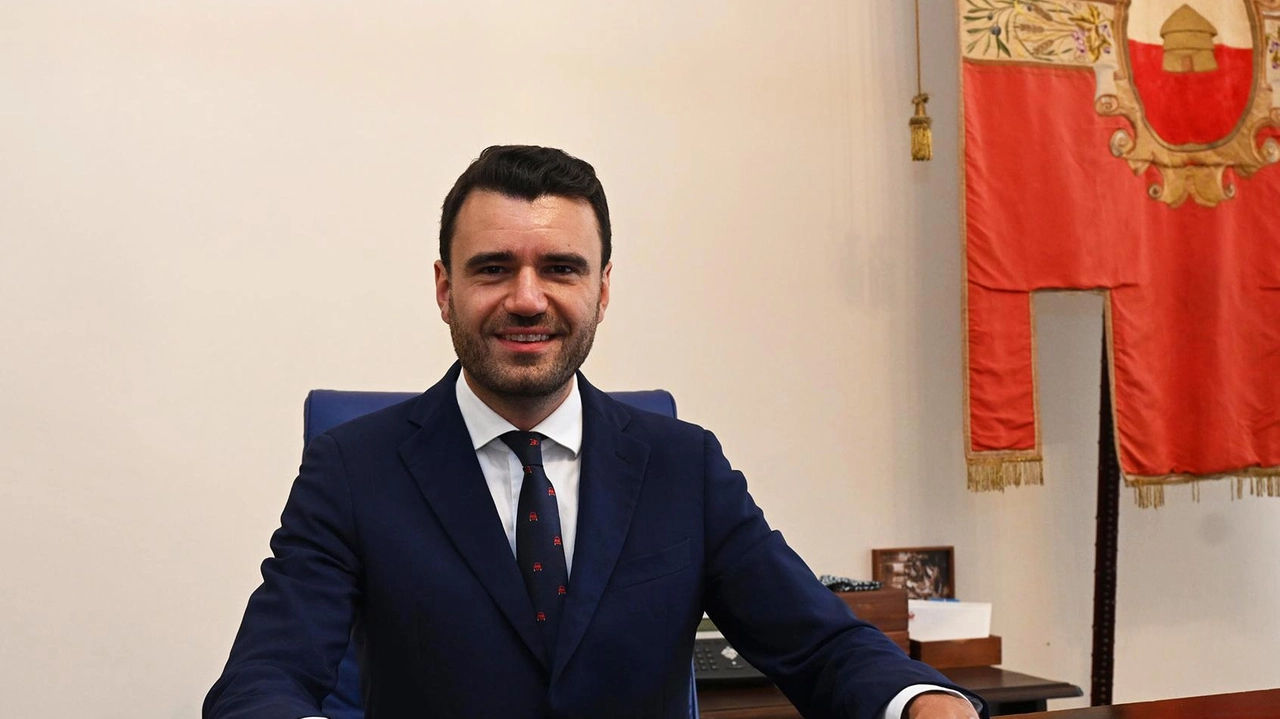 Il sindaco di Capannori Giordano Del Chiaro interviene sui contenuti della Conferenza dei servizi sugli assi viari Il sindaco di Capannori Giordano Del Chiaro interviene sui contenuti della Conferenza dei servizi sugli assi viari
