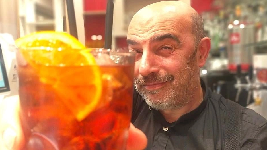 Il barman Giuseppe Lese proporrà una serie di drink che fanno parte della raccolta dal titolo ’Miscelazione italiana Volume 1’ Il barman Giuseppe Lese proporrà una serie di drink che fanno parte della raccolta dal titolo ’Miscelazione italiana Volume 1’
