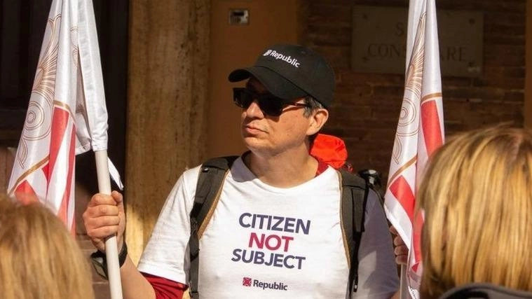 Maurizio Tani e, sotto, il tragitto che percorrerà da Kiev a Roma, passando per Pisa Maurizio Tani e, sotto, il tragitto che percorrerà da Kiev a Roma, passando per Pisa