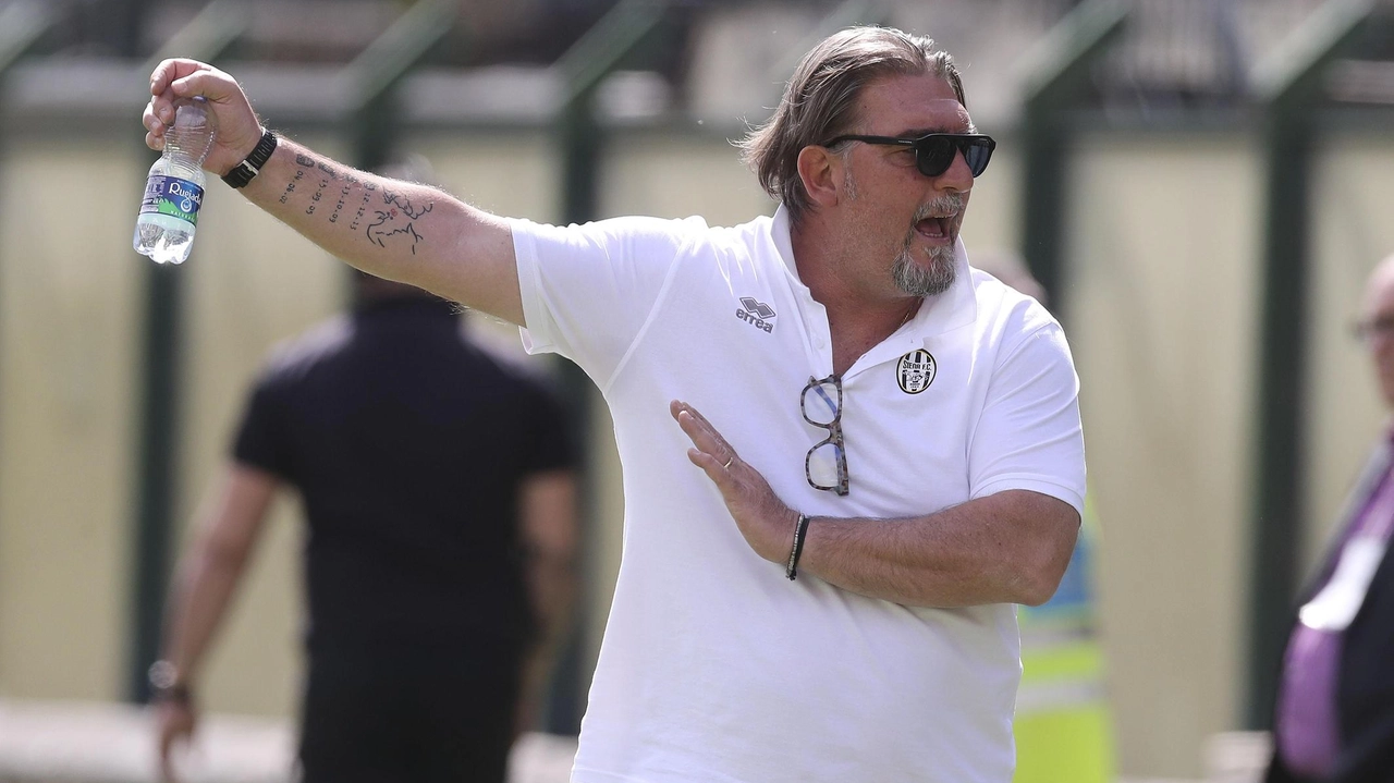Il Siena si prepara ad affrontare la Fezzanese già retrocessa, con l'obiettivo di vincere e migliorare il gioco.