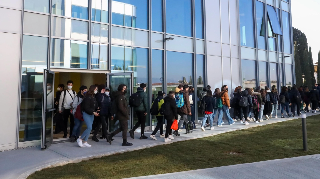 La sede dell’Agnoletti all’interno del Polo scientifico. dove ancora non sono stati allestiti i container per ospitare tre classi