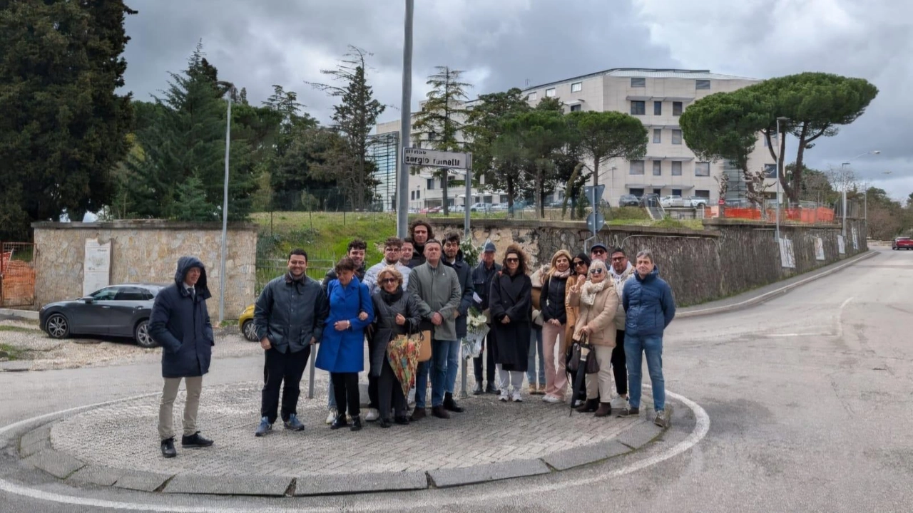 Il Coordinamento perugino di Fratelli d’Italia ha commemorato, presso la rotonda stradale a lui intitolata, la figura del giovane... Il Coordinamento perugino di Fratelli d’Italia ha commemorato, presso la rotonda stradale a lui intitolata, la figura del giovane...