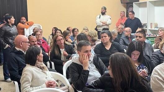 https://www.lanazione.it/image-service/view/acePublic/alias/contentid/ZDM2MzI2OTgtMTQzOS00/0/unescalation-per-i-furti-faggi-incontra-i-cittadini-insieme-alla-prefettura-troveremo-contromisure.jpeg?f=16:9&w=1200&h=630
