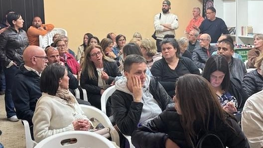 San Giorgio e Santa Maria a Colonica: 300 utenti nel gruppo Whatsapp che segnala pericoli. "Telecamere e volontari, più passaggi delle pattuglie" . San Giorgio e Santa Maria a Colonica: 300 utenti nel gruppo Whatsapp che segnala pericoli. "Telecamere e volontari, più passaggi delle pattuglie" .