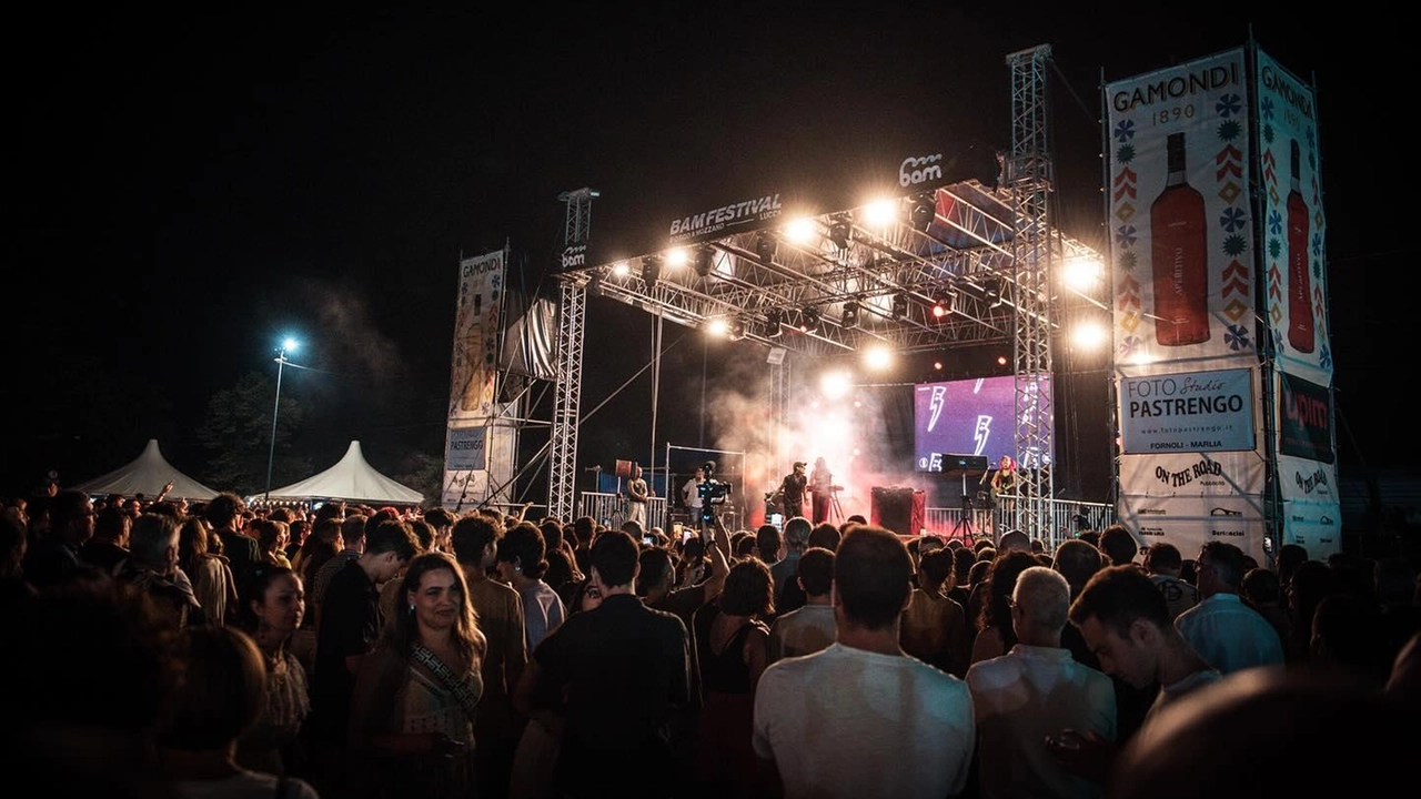 Una delle serate della scorsa edizione del festival, giunto quest’anno alla 41ª edizione, che ancora una volta manterrà l’ingresso gratuito agli eventi Una delle serate della scorsa edizione del festival, giunto quest’anno alla 41ª edizione, che ancora una volta manterrà l’ingresso gratuito agli eventi