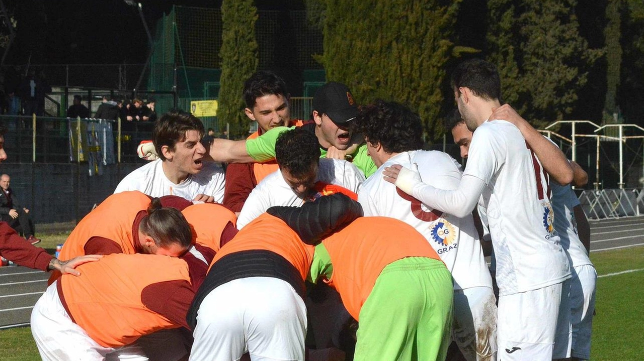 L’esultanza del Foiano che ha battuto 2-0 in casa la Sinalunghese L’esultanza del Foiano che ha battuto 2-0 in casa la Sinalunghese