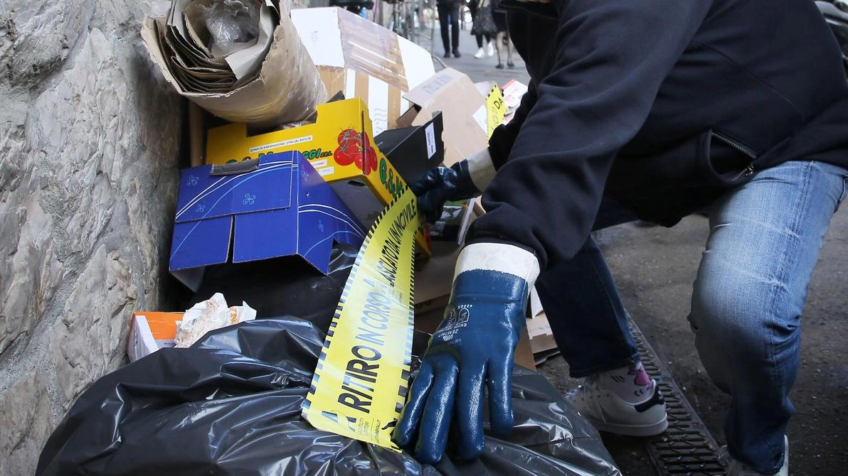 In calo le sanzioni per l’abbandono scorretto dei rifiuti urbani . In calo le sanzioni per l’abbandono scorretto dei rifiuti urbani .