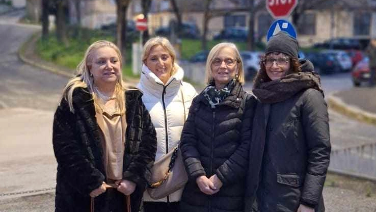 L'associazione "Vivi Case Bruciate" si mobilita per aiutare il quartiere L'associazione "Vivi Case Bruciate" si mobilita per aiutare il quartiere