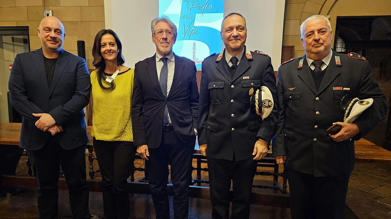La presentazione del progetto ’Alcol Eye’ in Comune La presentazione del progetto ’Alcol Eye’ in Comune