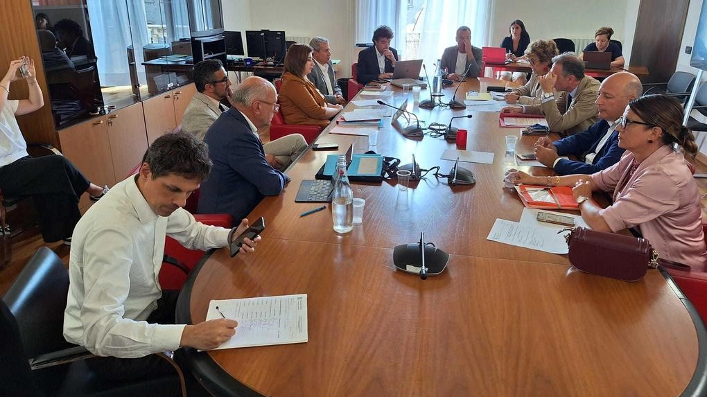 La riunione della Seconda commissione ieri mattina in Consiglio regionale in cui i vertici Anas hanno annunciato l’avvio di nuovi cantieri La riunione della Seconda commissione ieri mattina in Consiglio regionale in cui i vertici Anas hanno annunciato l’avvio di nuovi cantieri