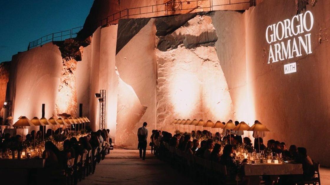 https://www.lanazione.it/image-service/view/acePublic/alias/contentid/ZDMwNzYyY2EtODUzMC00/0/una-scelta-infelice-il-cai-elenca-a-armani-i-disastri-del-marmo-dopo-la-cena-in-cava.jpeg?f=16:9&w=1200&h=630