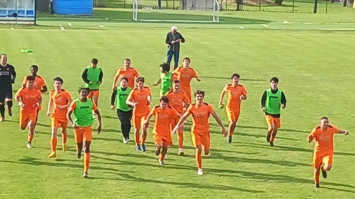 Il Cortona Camucia supera la Casolese nel primo turno playoff per la Promozione, grazie a un gol di Petica e le parate di Brilli. Il Cortona Camucia supera la Casolese nel primo turno playoff per la Promozione, grazie a un gol di Petica e le parate di Brilli.