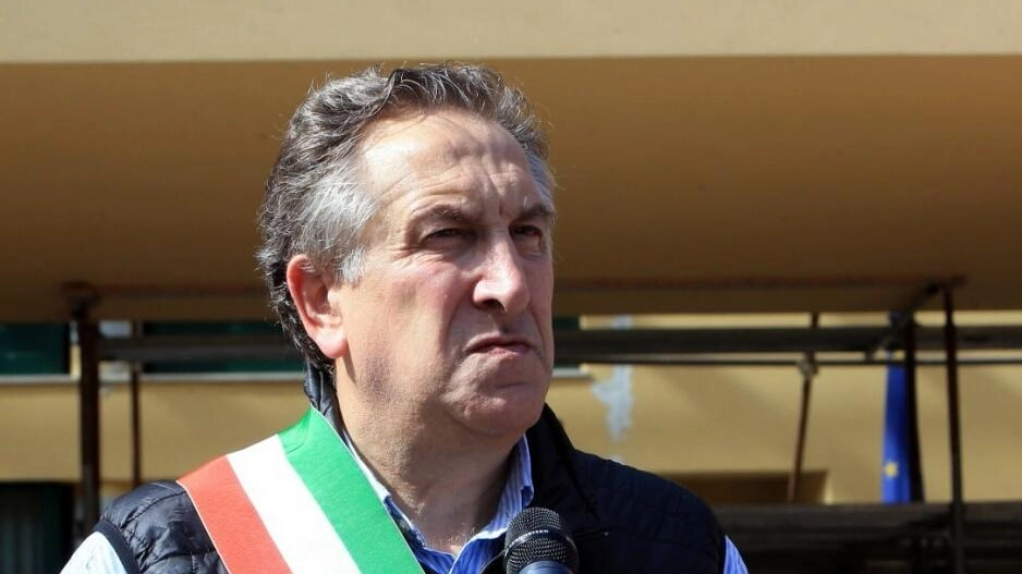 Il sindaco Andrea Sisti pensa a Piazza d’Armi come un’area verde votata al benessere e alla sana alimentazione Intanto a breve ci sarà la bonifica Il sindaco Andrea Sisti pensa a Piazza d’Armi come un’area verde votata al benessere e alla sana alimentazione Intanto a breve ci sarà la bonifica