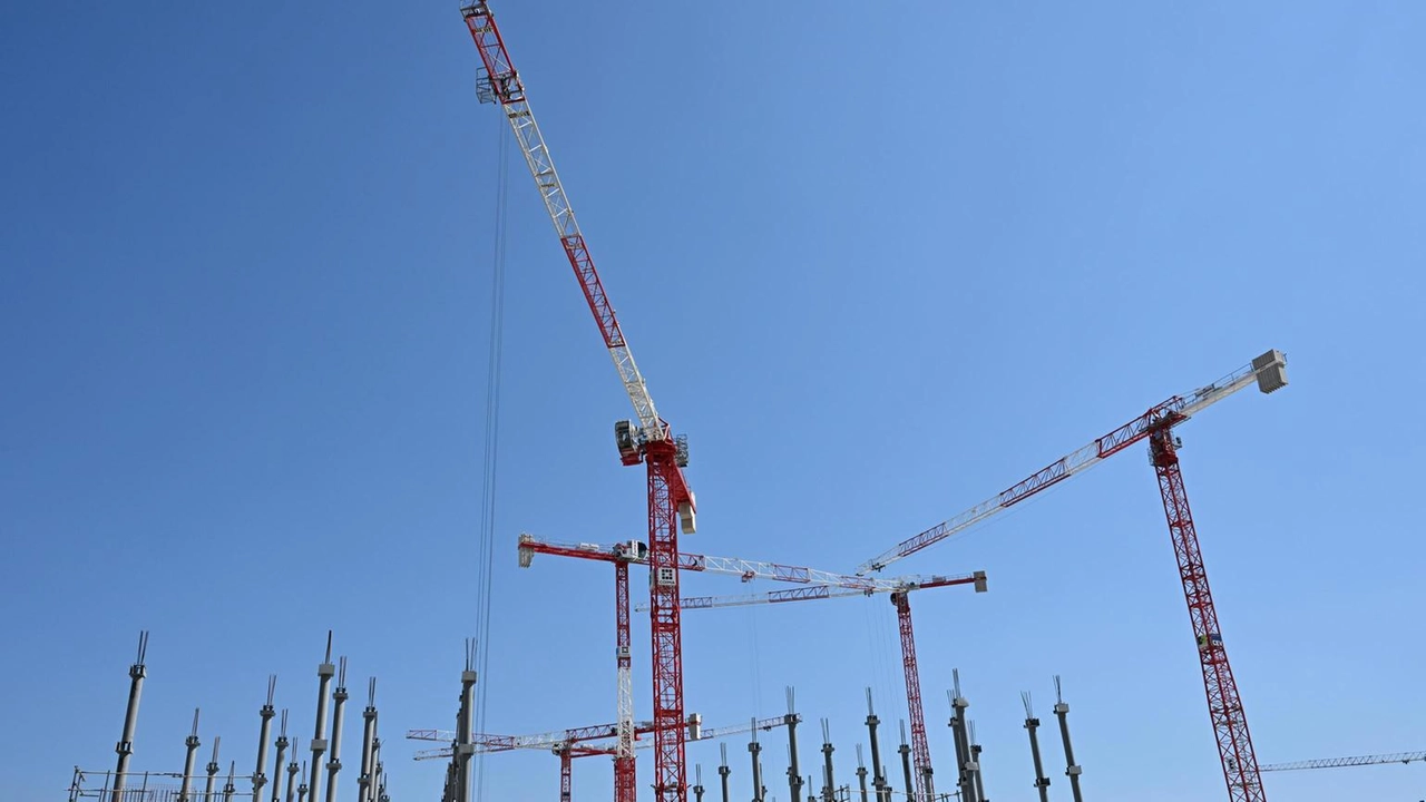 Rispetto a maggio. Oneri per lo Stato totali a 126,6 miliardi