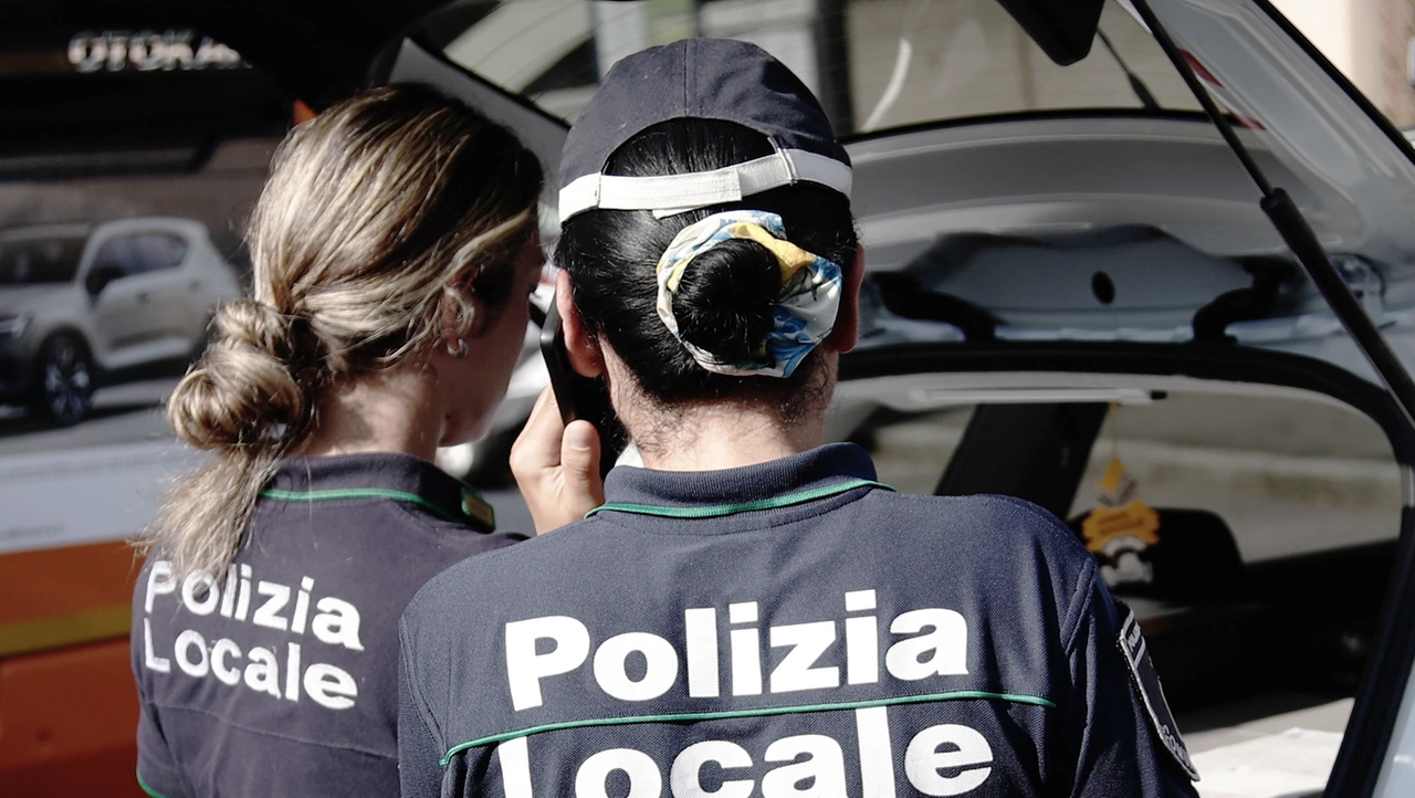 Un controllo della polizia locale (foto di archivio) Un controllo della polizia locale (foto di archivio)