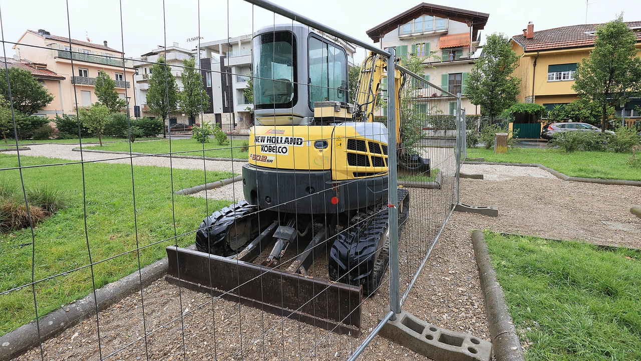 Lavori in corso al parco della Rimembranza (Goiorani) Lavori in corso al parco della Rimembranza (Goiorani)