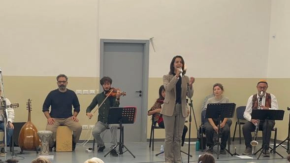 L’Orchestra Multietnica di Arezzo impegnata nel progetto Saràbanda raggiunge le scuole. L’Orchestra Multietnica di Arezzo impegnata nel progetto Saràbanda raggiunge le scuole.