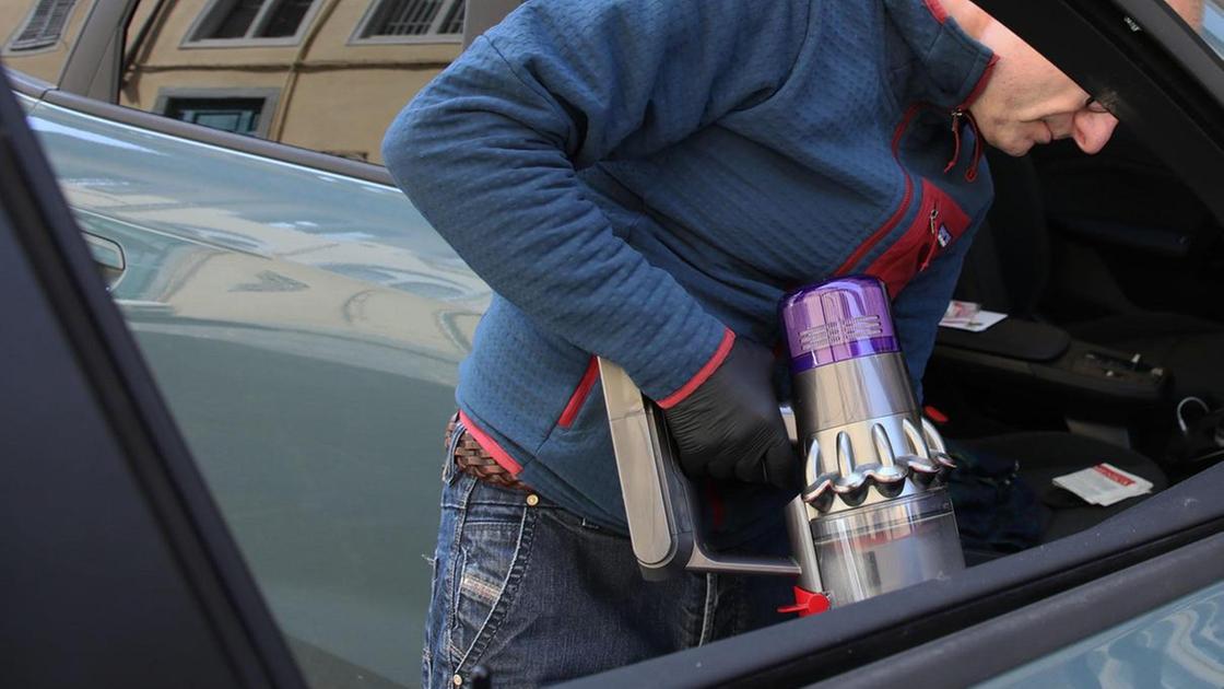 Acciuffato il topo d’auto dopo il furto Acciuffato il topo d’auto dopo il furto