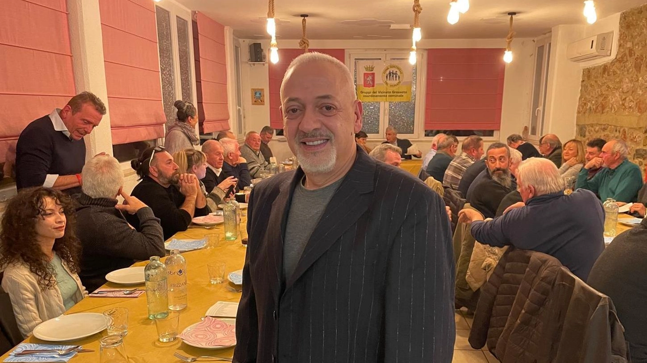 In primo piano il luogotenente Ivan Carito, al quale nel corso della serata è stata consegnata una targa In primo piano il luogotenente Ivan Carito, al quale nel corso della serata è stata consegnata una targa