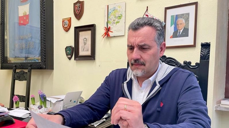 Il sindaco di Porcari Leonardo Fornaciari assicura che per «i cittadini cercheremo di ridurre al minimo i disagi» dovuti ai lavori al cimitero Il sindaco di Porcari Leonardo Fornaciari assicura che per «i cittadini cercheremo di ridurre al minimo i disagi» dovuti ai lavori al cimitero
