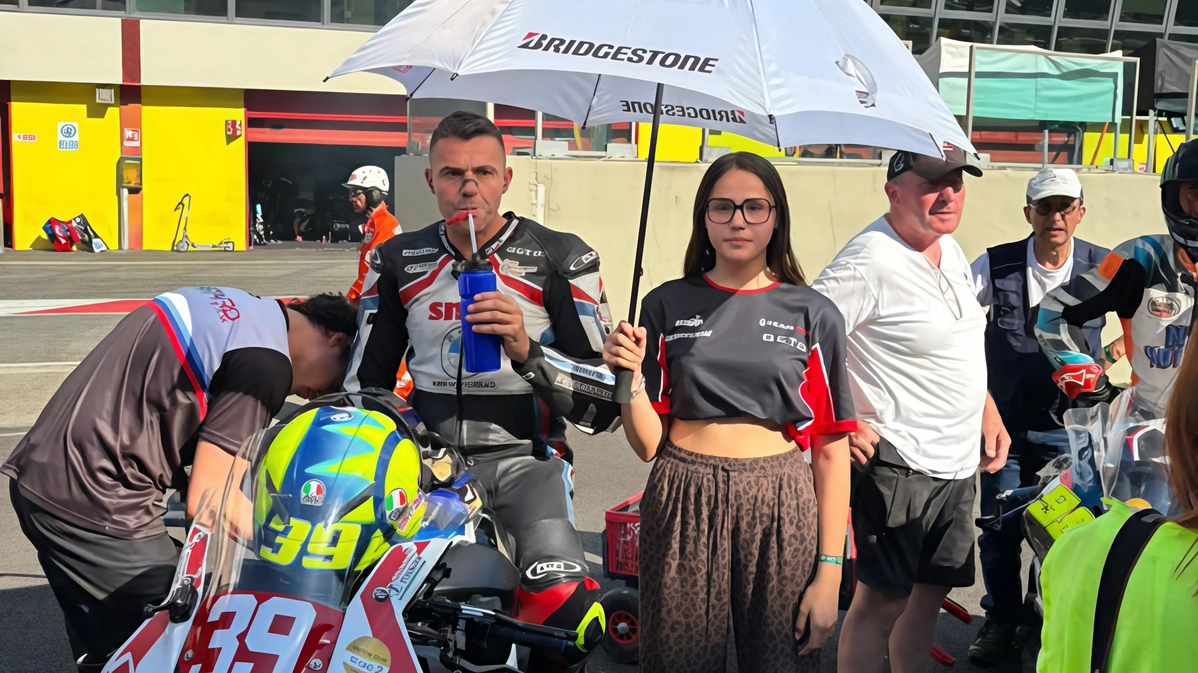 Malagoli prima della partenza in pista, sul circuito del Mugello Malagoli prima della partenza in pista, sul circuito del Mugello