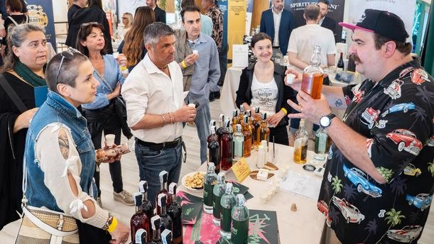 Centinaia di persone si sono recate al «Faruk» per la terza edizione del festival dedicato a liquori e cocktail Centinaia di persone si sono recate al «Faruk» per la terza edizione del festival dedicato a liquori e cocktail
