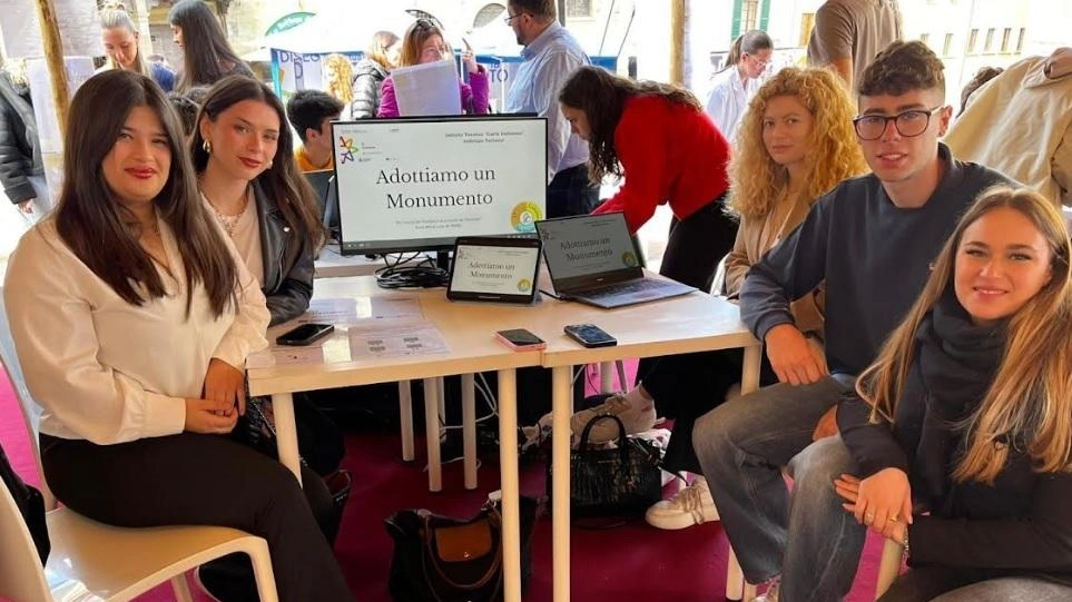 l’Istituto tecnico Cattaneo di San Miniato ha preso parte con ben due delegazioni al campus Scuola futura» ad Arezzo l’Istituto tecnico Cattaneo di San Miniato ha preso parte con ben due delegazioni al campus Scuola futura» ad Arezzo