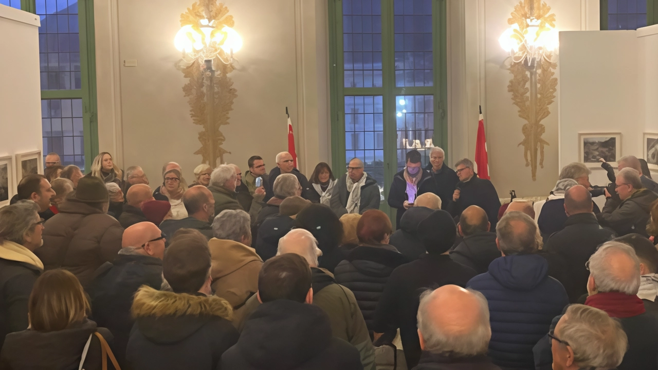 L’inaugurazione delle due mostre sulla Palestina. In basso, i Kinnara L’inaugurazione delle due mostre sulla Palestina. In basso, i Kinnara