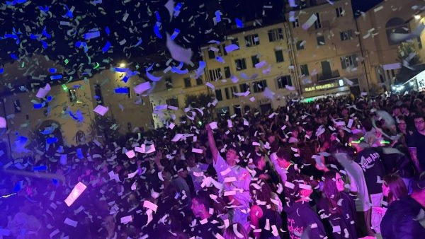 3.000 giovani in piazza a Montevarchi