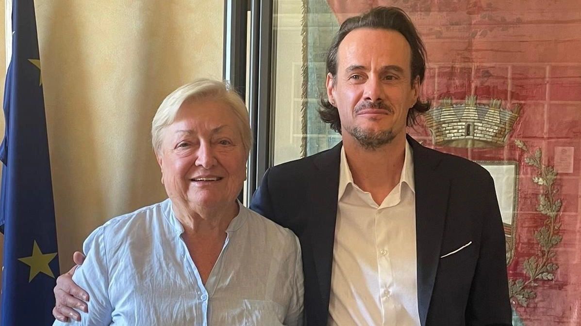 L’assessora Anna De Santi e il sindaco Gabriele Gasperini L’assessora Anna De Santi e il sindaco Gabriele Gasperini