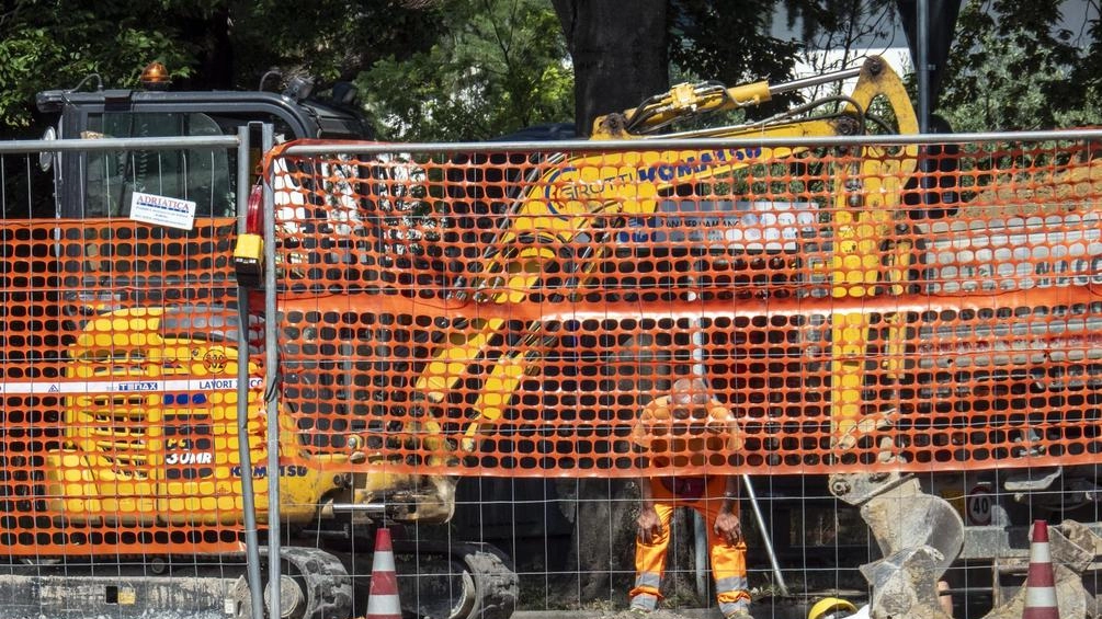 I lavori alla rete idrica proseguono: chiude un tratto di via Pistoiese I lavori alla rete idrica proseguono: chiude un tratto di via Pistoiese