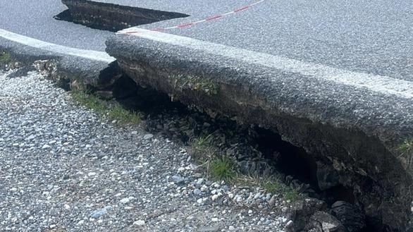 "Stanno arrivando i turisti e i disagi recati alla viabilità (sulla Sp9 ndr), per frane, smottamenti e chiusure, stanno recando...