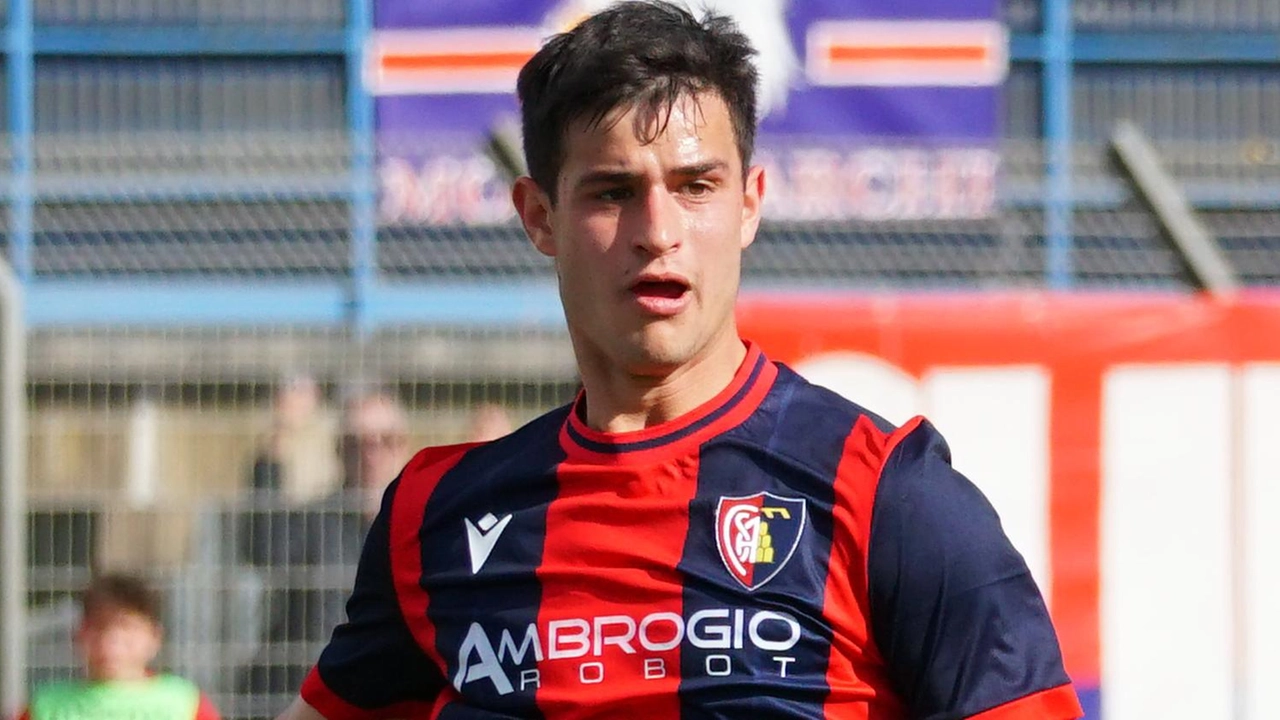 Simone Marmorini e il direttore sportivo Diego Giorni, dopo l’investitura ufficiale del primo come nuovo allenatore del Montevarchi, lavorano a... Simone Marmorini e il direttore sportivo Diego Giorni, dopo l’investitura ufficiale del primo come nuovo allenatore del Montevarchi, lavorano a...