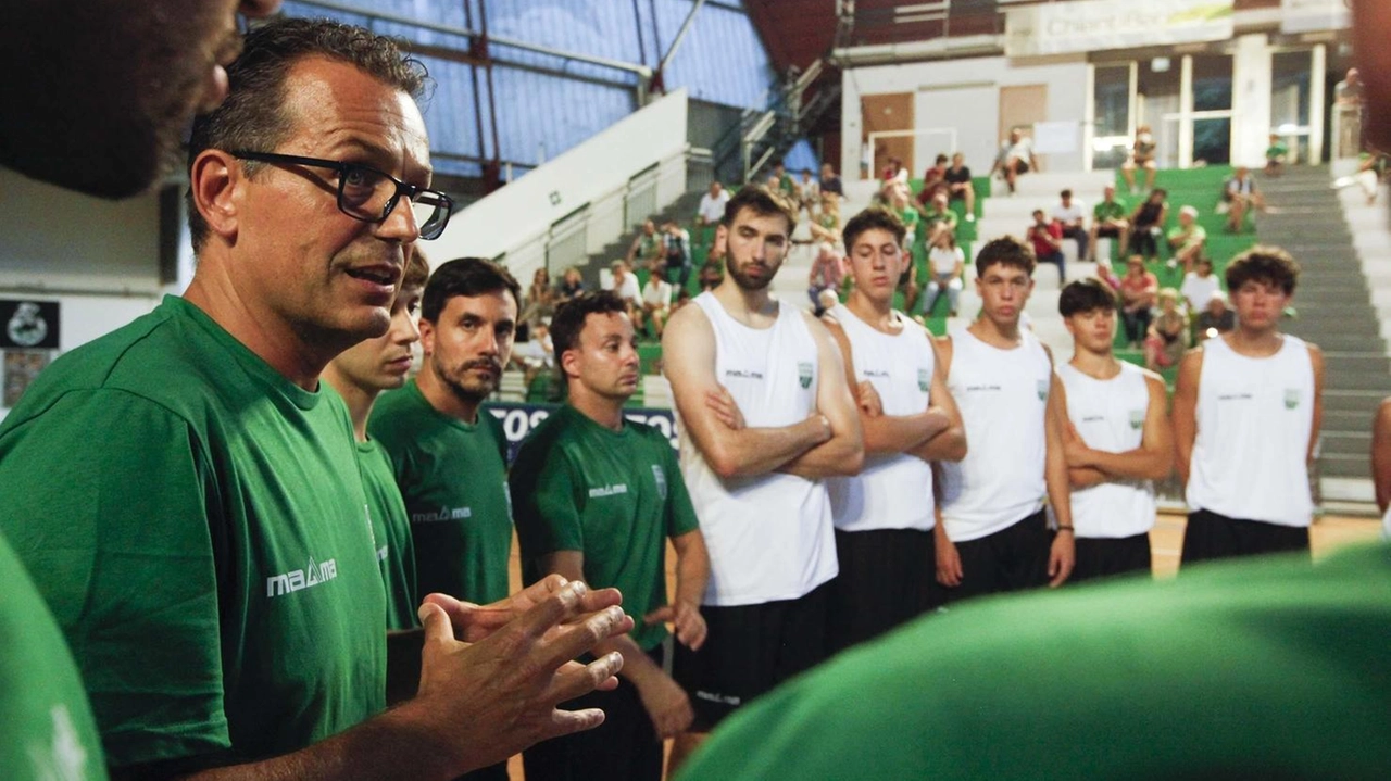 Dividendosi tra PalaGiannelli e Bernino di Poggibonsi la Note di Siena prosegue nel suo precampionato in vista della prima amichevole,... Dividendosi tra PalaGiannelli e Bernino di Poggibonsi la Note di Siena prosegue nel suo precampionato in vista della prima amichevole,...