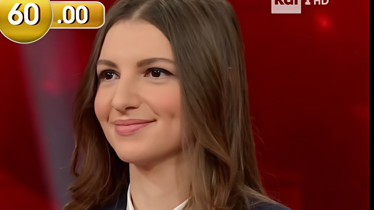 Bianca Nenciarini durante una delle 6 puntate della trasmissione “L’Eredità“ condotta da Marco Liorni Bianca Nenciarini durante una delle 6 puntate della trasmissione “L’Eredità“ condotta da Marco Liorni