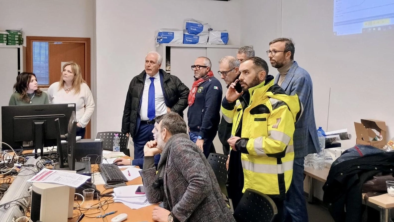 Una giornata di apprensione, monitoraggio, interventi: aperte alle 16 di ieri le cateratte dello Scolmatore Una giornata di apprensione, monitoraggio, interventi: aperte alle 16 di ieri le cateratte dello Scolmatore